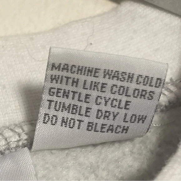 90s Kitties 🐈⬛ playing with butterflies 🦋 embroidered Crewneck Sweatshirt - Picture 6 of 7